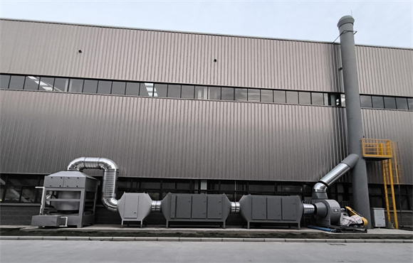 中鐵四局集團智能電氣有限公司生產廢氣處理設施進場安裝